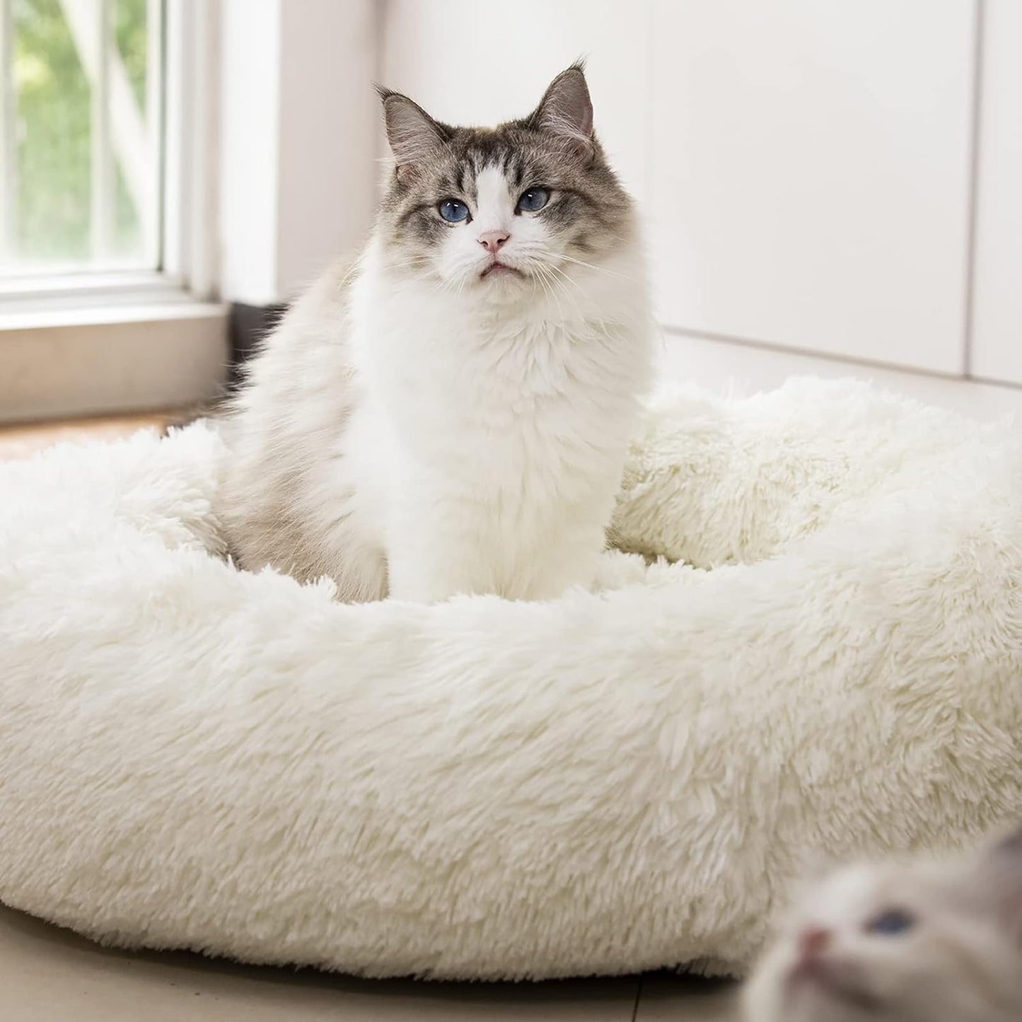 Anti-Anxiety Round Fluffy Plush Faux Fur Washable Pet Bed for Dogs and Cats, Joint Relief and Sleep Improvement, Available in 20", 24", and 27" Sizes (27", White)